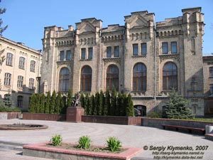 Фото Киева. Памятник Евгению Оскаровичу Патону на территории КПИ.