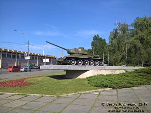 Фото Киева. Памятник Героям-танкистам - освободителям Киева (Берестейский проспект, 52/2).
