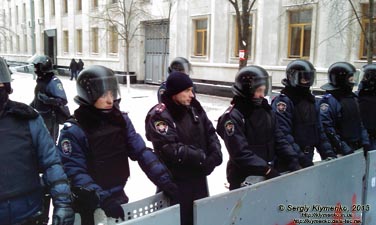 Фото Киева. Кордон внутренних войск на улице Банковая. 11 декабря 2013 года, около 11:30.