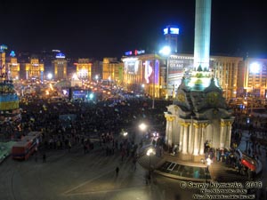 Фото Киева. Площадь Независимости. «Евромайдан» 3 декабря 2013 года, около 19:30.