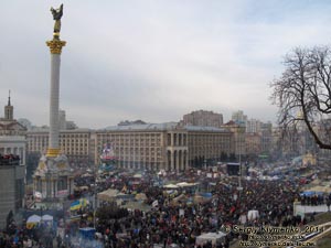 Фото Киева. Площадь Независимости, вид со стороны улицы Институтская. «Евромайдан» 19 января 2014 года, около 12:10.
