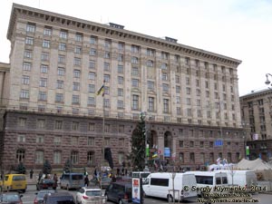 Фото Киева. Крещатик, здание КГГА. «Евромайдан» 19 января 2014 года, около 13:30.