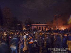 Фото Киева. Баррикады и столкновения внизу улицы Грушевского. «Евромайдан» 24 января 2014 года, около 20:40.