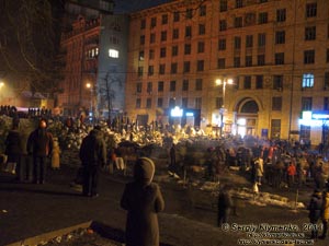 Фото Киева. Баррикады внизу улицы Грушевского. «Евромайдан» 24 января 2014 года, около 20:50.