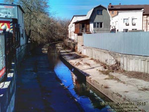 Фото Киева. Речка Лыбедь (правый приток Днепра) около проезда между улицами Казимира Малевича (бывшая Боженко) и Николая Гринченко.