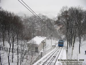 Фото Киева. Фуникулер в движении, вид с верхней станции.