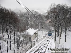 Фото Киева. Фуникулер в движении, вид с верхней станции.