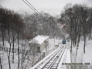 Фото Киева. Фуникулер в движении, вид с верхней станции.
