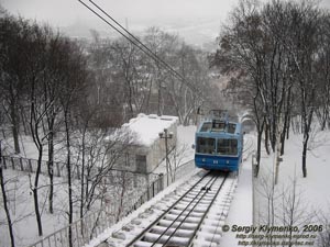 Фото Киева. Фуникулер в движении, вид с верхней станции.