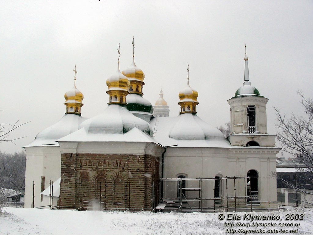Київ. Церква Спаса на Берестові поблизу Києво-Печерської Лаври. Автор фото - Елла Клименко.