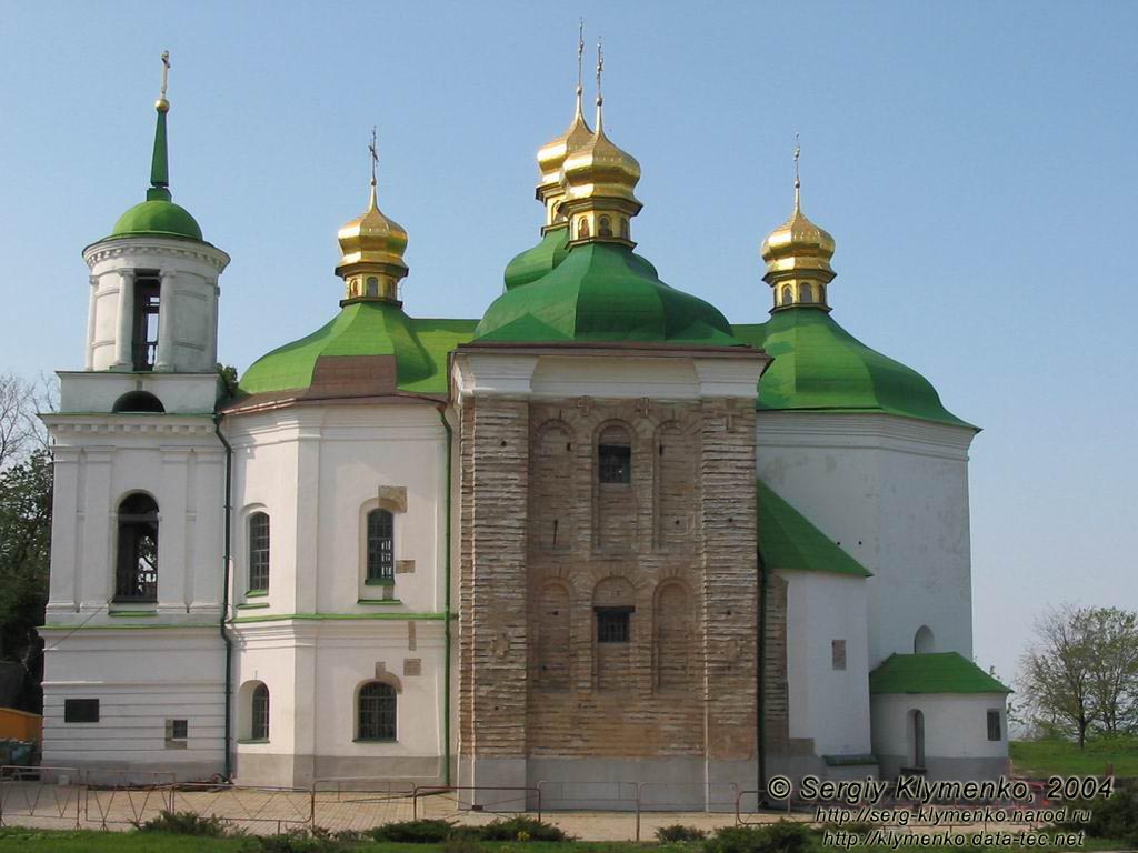 Київ. Церква Спаса на Берестові поблизу Києво-Печерської Лаври.