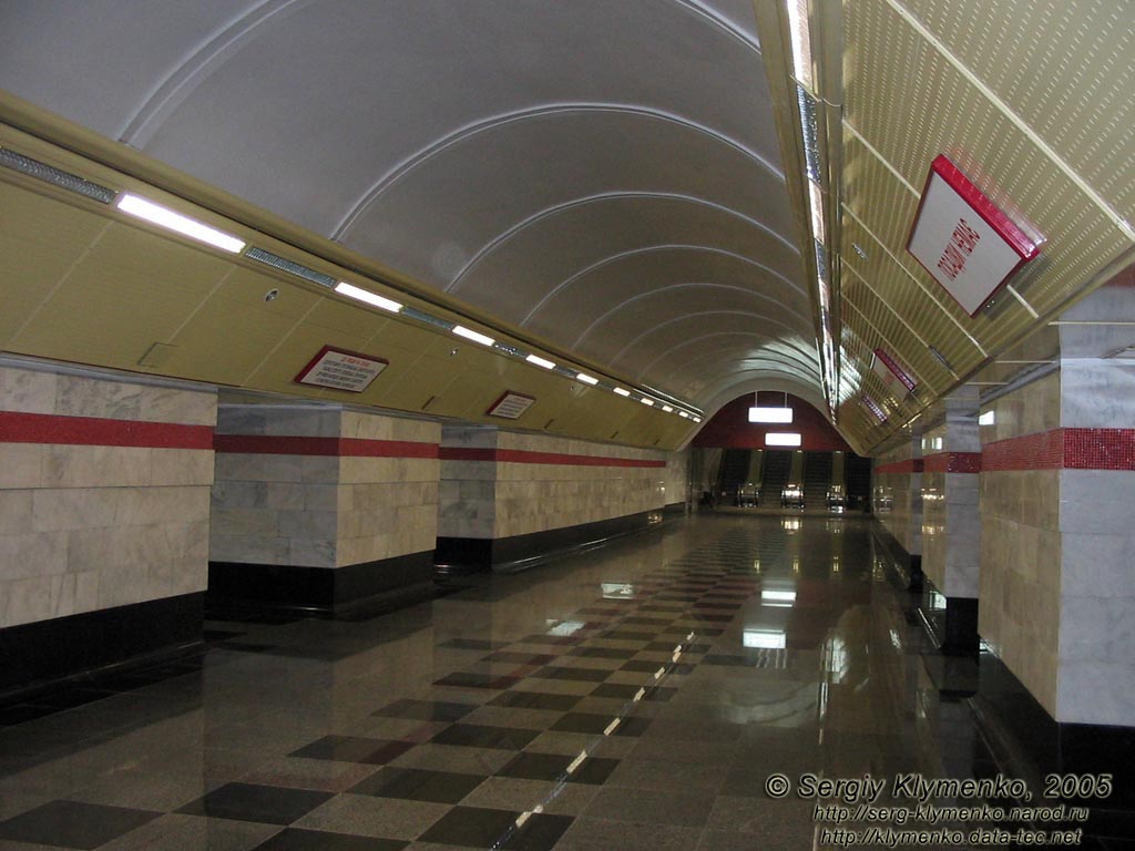 Фото Киева. Станция метро «Сырецкая», подземный вестибюль.