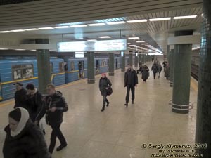 Фото Киева. Станция метро «Голосеевская», подземный вестибюль.