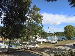 Киевская область, Вышгородский район, август 2021 года. Фото. Киевское водохранилище, «Family Yacht Club» (50°37'18"N, 30°31'36"E).