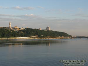 Фото Киева. Днепровские склоны: вид на Печерские кручи с моста Патона.