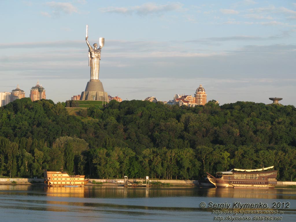 Фото Киева. Днепровские склоны: вид на Печерские кручи с моста Патона.