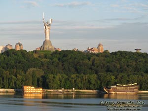 Фото Киева. Днепровские склоны: вид на Печерские кручи с моста Патона.