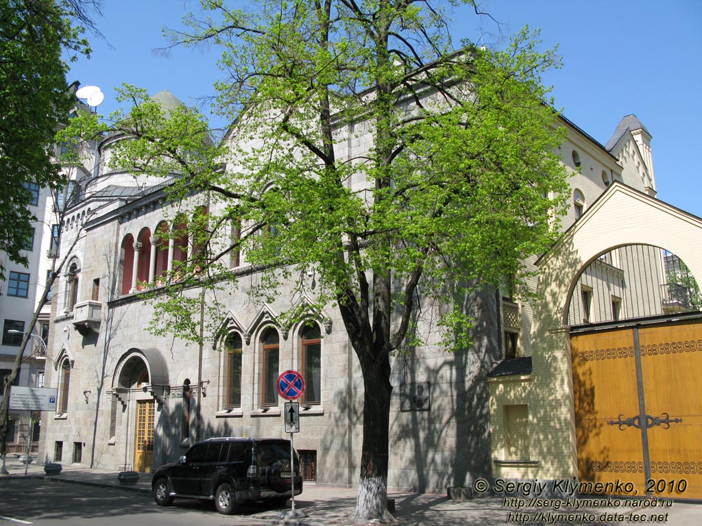 Фото Киева. Улица Пилипа Орлика, дом №1 (на углу с улицей Шовковичная).