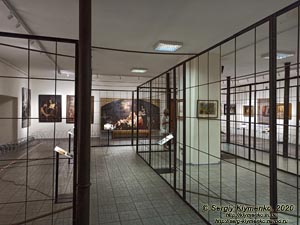 Фото Киева. Национальный центр народной культуры «Музей Ивана Гончара». «Искусство из-за решетки». Выставка частной коллекции картин семьи Петра и Марины Порошенко.