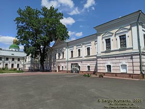 Фото Киева. Национальный центр народной культуры «Музей Ивана Гончара», Бывшая канцелярия Генерал-Губернатора (ул. Ивана Мазепы 29-А, с 2010 года - ул. Лаврская, 19).
