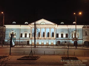 Фото Киева. Усадьба Ипсиланти вечером, памятник архитектуры конца XVIII века (ул. Ивана Мазепы № 6).