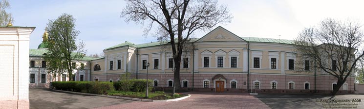 Фото Киева. Национальный центр народной культуры «Музей Ивана Гончара», Бывшая канцелярия Генерал-Губернатора (ул. Ивана Мазепы 29-А, с 2010 года - ул. Лаврская, 19).