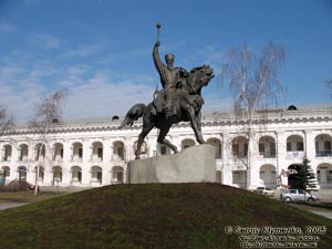 Фото Киева. Памятник гетману Петру Конашевичу Сагайдачному