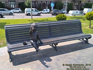 Фото Киева. Подол, Почтовая площадь. Скульптурная композиция (фрагмент), символизирущая легендарных основателей Киева - Кия, Щека, Хорива и их сестру Лыбедь - в детстве.