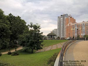 Фото Киева. Оболонь, в обновлённом парке «Наталка» (Оболонская набережная).