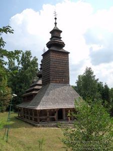 Фото Киева. Музей народной архитектуры и быта Украины. Церковь св. Покровы из села Канора, Закарпатская область. Зона "Карпаты".