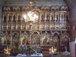 Фото Киева. Музей народной архитектуры и быта Украины. Церковь св. Покровы из села Канора, Закарпатская область. Иконостас. Зона "Карпаты".