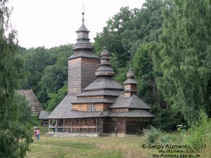 Фото Киева. Музей народной архитектуры и быта Украины. Церковь св. Покровы из села Канора, Закарпатская область. Зона "Карпаты".
