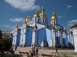 Фото Киева. Михайловский Златоверхий Собор (вид с территории монастыря).