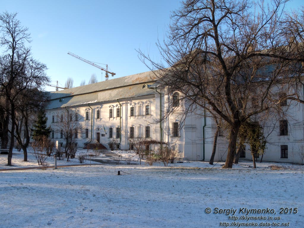 Фото Киева. Архитектурный ансамбль Софии Киевской. Бурса, памятник архитектуры XVIII века.