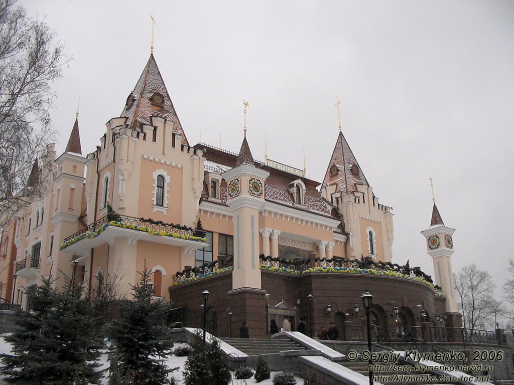 Фото Киева. Новое здание Кукольного театра. Главный фасад.