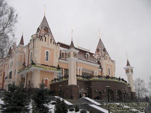 Фото Киева. Новое здание Кукольного театра. Главный фасад.