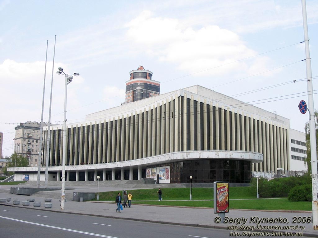 Фото Киева. Национальный дворец искусств «Украина» (ул. Большая Васильковская № 103).