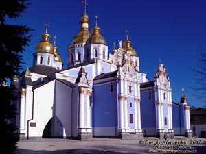 Фото Киева. Михайловский Златоверхий Собор (вид с территории монастыря).