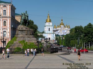 Фото Киева. Михайловский Златоверхий монастырь (вид со стороны Софиевской площади).