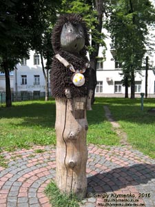 Фото Киева. Скульптура «Лошадка» («Ёжик в тумане»), 2009 год, скульптор Константин Скритуцкий.