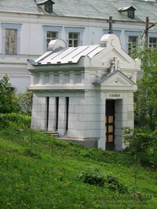 Фото Киева. Выдубицкий монастырь, склеп-часовня инженера-гидротехника Н. С. Лелявского.