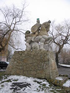 Фото Киева. Вдоль улицы Большая Житомирская. Памятник Святославу - Князю Киевскому на Пейзажной аллее.