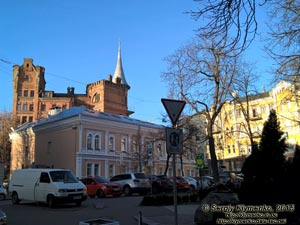 Фото Киева. Вид на улицу Ярославов Вал от Золотых Ворот.