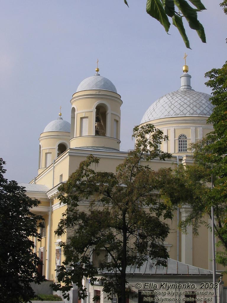 Київ. Католицький костел по вулиці Костьольній, вид від Володимирської Гірки. Автор фото - Елла Клименко.