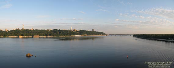 Фото Киева. Вид на Правобережье и Днепр с моста Патона. Панорама ~90°.