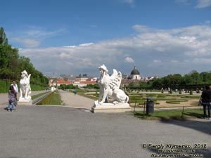 Вена (Vienna), Австрия (Austria). Фото. Дворцовый комплекс Бельведер (Schloss Belvedere). Скульптуры сфинксов в саду Бельведера (Sphinx-Skulpturen im Belvedere-Garten).