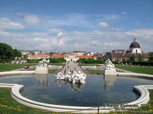 Вена (Vienna), Австрия (Austria). Фото. Дворцовый комплекс Бельведер (Schloss Belvedere). 
Верхняя часть каскадного фонтана в саду Бельведера (Große Kaskadenbrunnen im Belvedere-Garten).