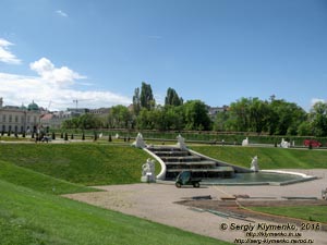 Вена (Vienna), Австрия (Austria). Фото. Дворцовый комплекс Бельведер (Schloss Belvedere). Каскадный фонтан в саду Бельведера (Große Kaskadenbrunnen im Belvedere-Garten).