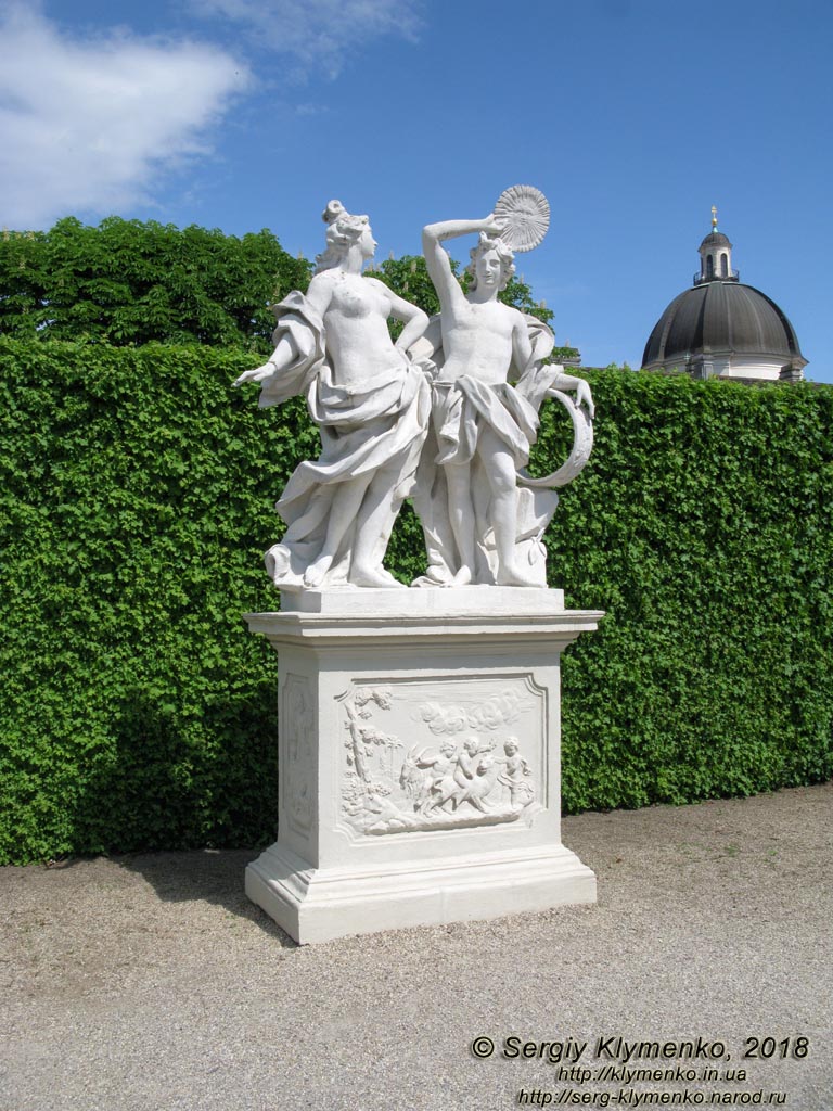 Вена (Vienna), Австрия (Austria). Фото. Дворцовый комплекс Бельведер (Schloss Belvedere). 
Скульптура "Аллегория «Огонь»" в саду Бельведера (Allegorie "Feuer" im Belvedere-Garten).