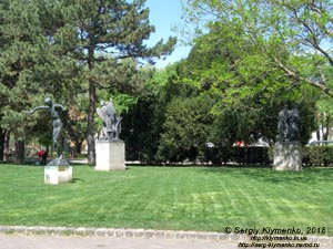 Вена (Vienna), Австрия (Austria). Фото. Карлсплац (Karlsplatz), Рессель-парк (Resselpark). Парковые скульптуры (Statuen im Resselpark).